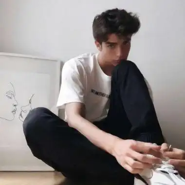 6686体育铁牌作者Lenny