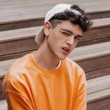 6686体育铁牌作者Sebastian