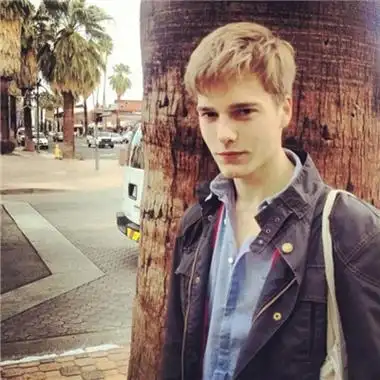 6686体育官网初级作者Frances