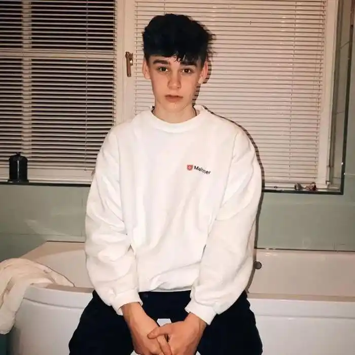 6686体育官网铁牌作者Nigel