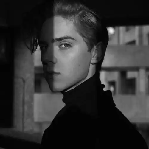 6686体育官网铜牌作者Giselle