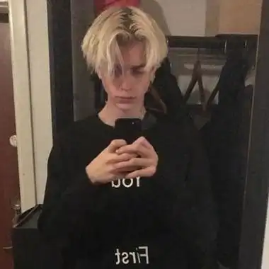 6686体育官网铁牌作者Violet