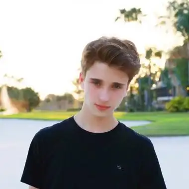 6686体育官网铁牌作者Lloyd