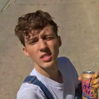 6686体育官网初级作者Aubrey