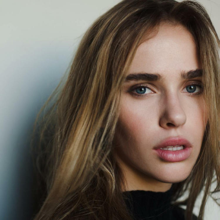 6686体育官网金牌作者Lloyd