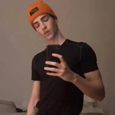 6686体育官网签约作者短发女