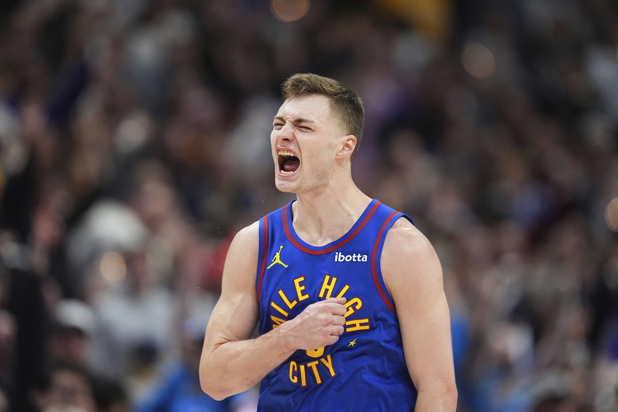 损失两员大将！布劳恩和卡梅伦·约翰逊本场竞赛不会回归