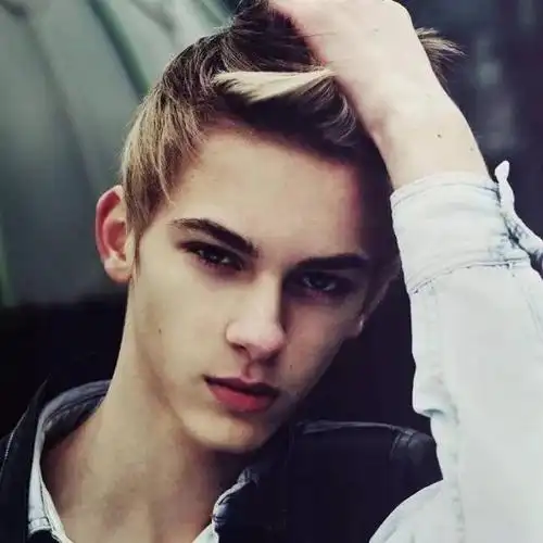 6686体育金牌作者Barry